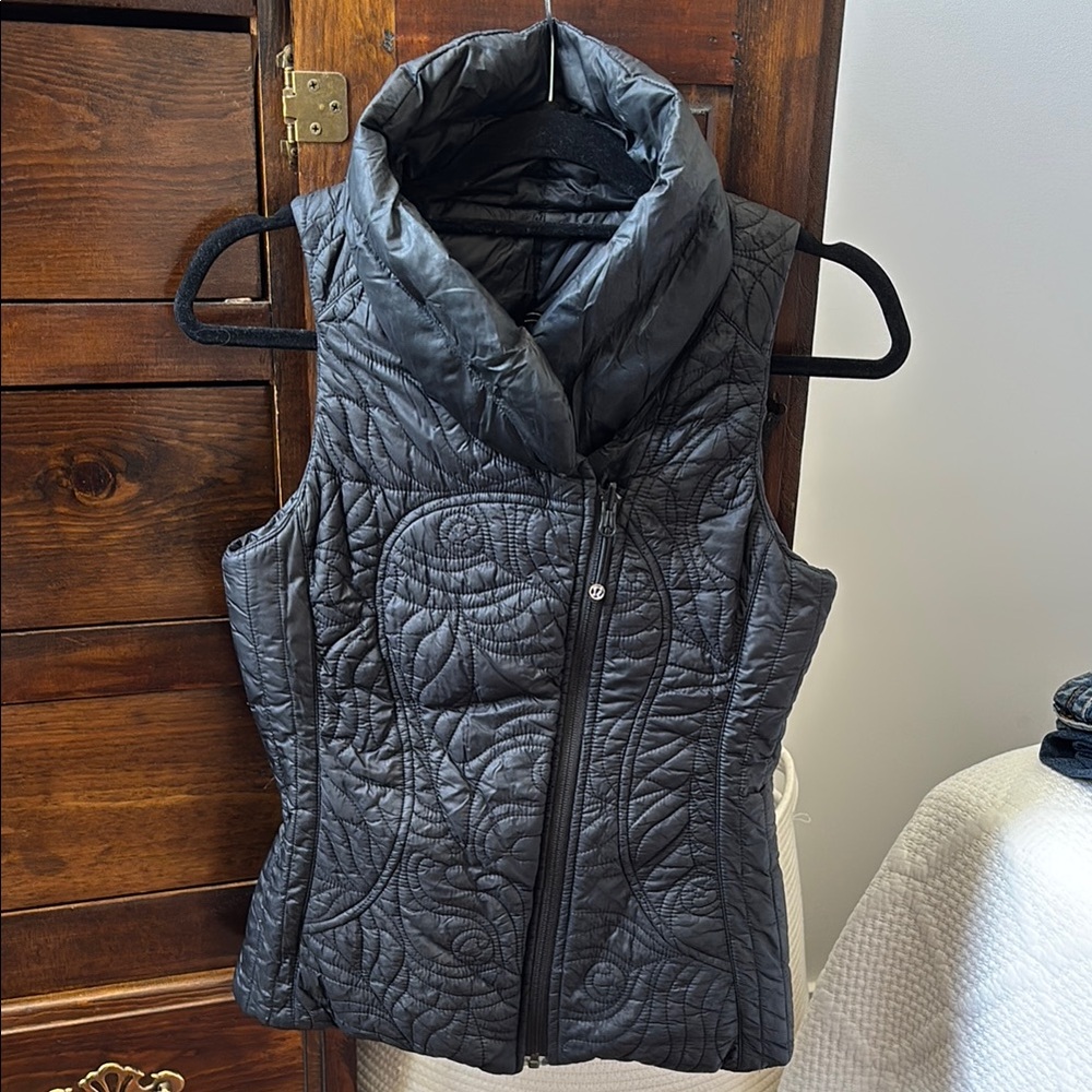 Lululemon Get Down Vest Insulated Goose Down Fill Reversible Belted Vest sz 4